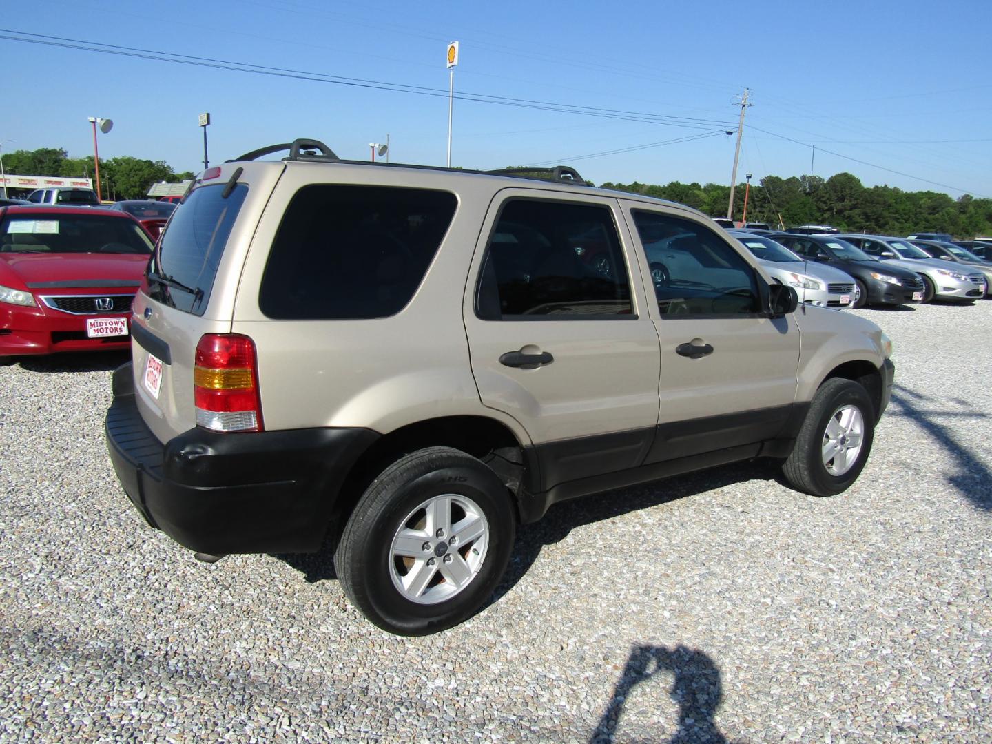 2007 GOLD /Tan Ford Escape (1FMYU02Z67K) with an 4 Cyl engine, Automatic transmission, located at 15016 S Hwy 231, Midland City, AL, 36350, (334) 983-3001, 31.306210, -85.495277 - Photo#7